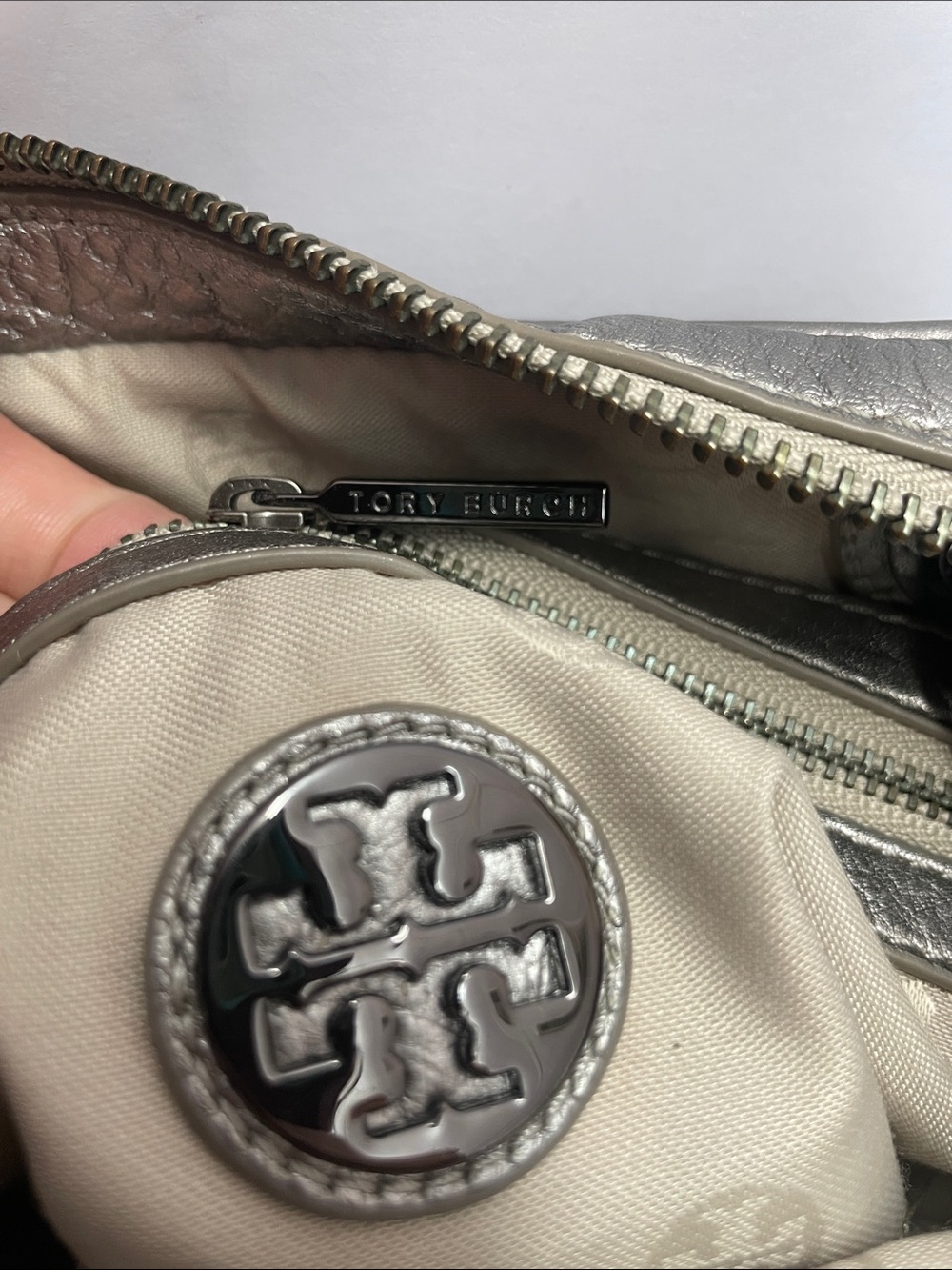 Tory Burch ‘Thea’ Metallic Leather Crossbody - Picture 15 of 16